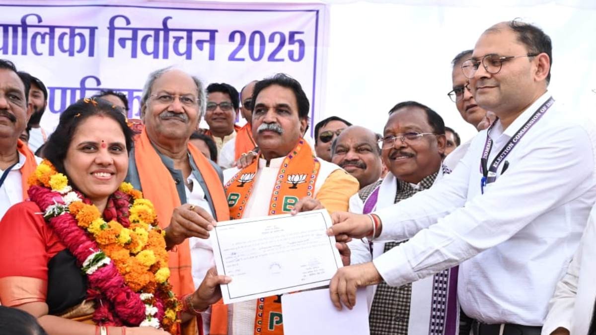रायपुर में BJP की ऐतिहासिक जीत पर सांसद बृजमोहन और MLA मूणत ने जनता-जनार्दन को किया नमन, कहा – जनता के विश्वास की सुनामी में कांग्रेस के सारे भ्रष्टाचारी बह गए