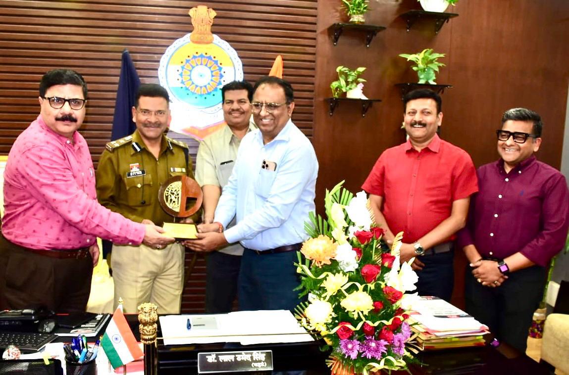 रायपुर पुलिस ने 36 घंटे में सुलझाई 60 लाख की डकैती, रोटरी क्लब ऑफ रायपुर ग्रेटर ने एसपी लाल उम्मेद सिंह का किया सम्मान