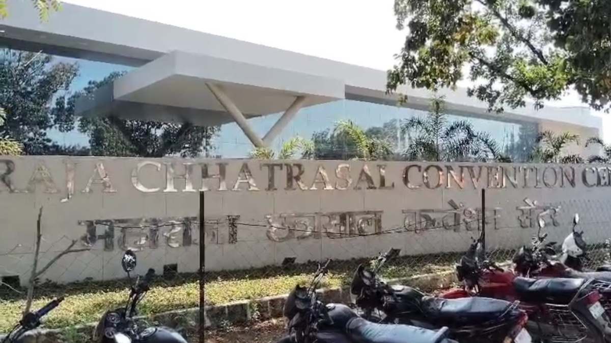 महाराजा छत्रसाल कान्वेंशन सेंटर का बकाया बिल जमा, CM के प्रोग्राम से पहले 48 लाख का भुगतान