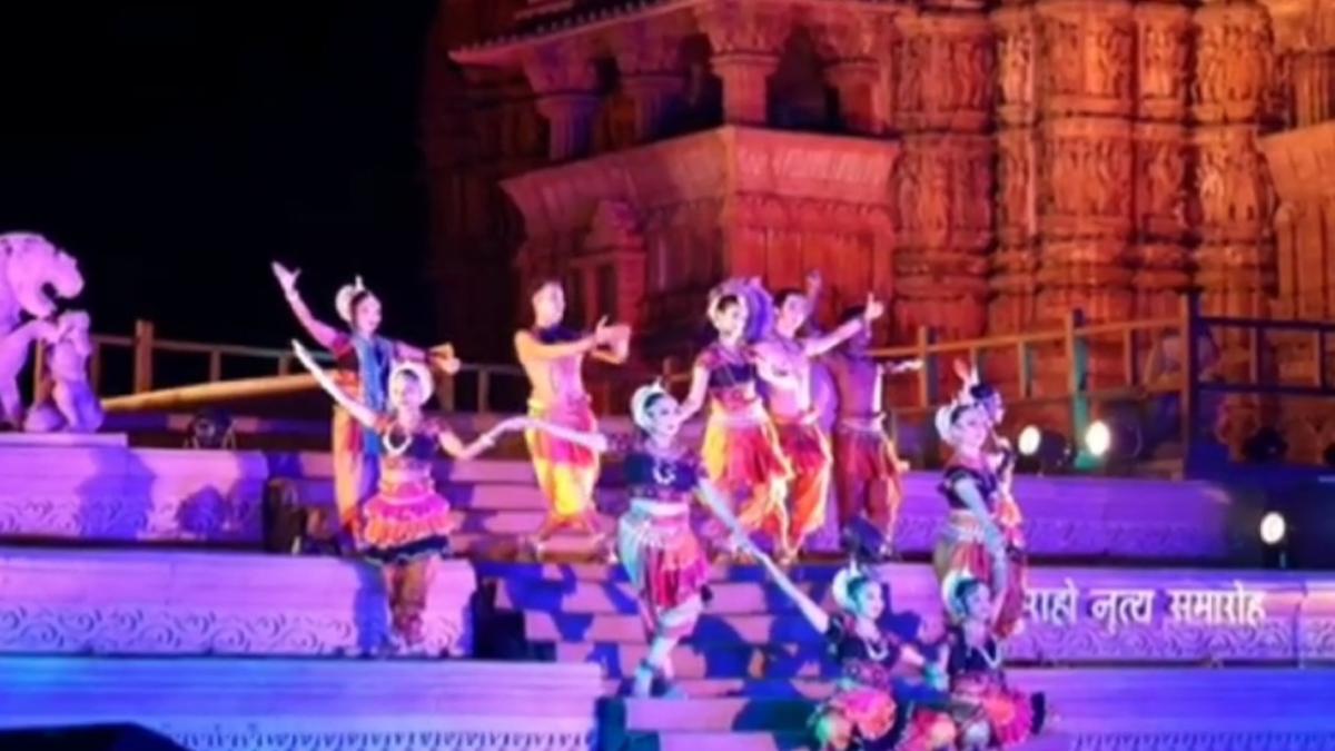 51वां खजुराहो नृत्य समारोह : नृत्य मैराथन रिले से बनेगा गिनीज बुक ऑफ वर्ल्ड रिकॉर्ड; ‘नाद’, ‘प्रणाम’ और ‘हुनर’ के साथ होंगी कई सांस्कृतिक गतिविधियां