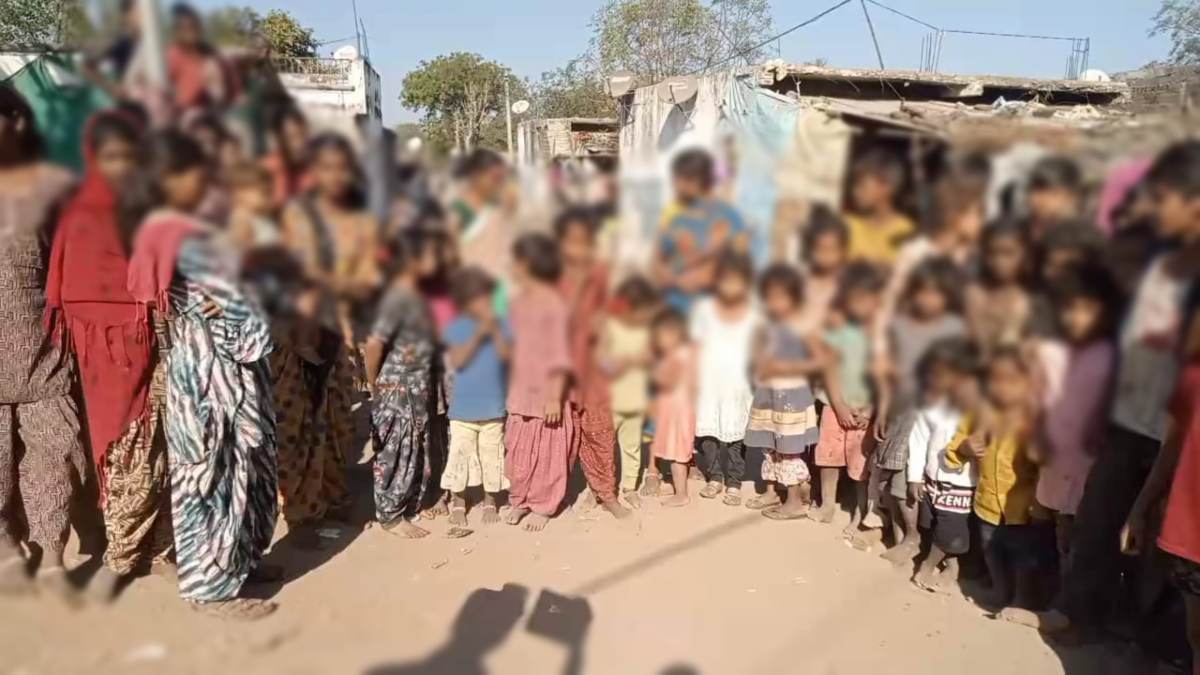 ‘स्कूल’ के इंतजार में गुजर गईं दो पीढ़ियां, अब तीसरी भी… 400 बच्चों के इस गांव में शिक्षा का अभाव