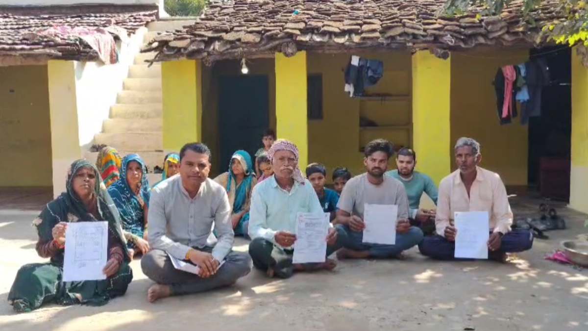 पिता के नाम पर रखा गांव का नाम: बिना सहमति सरपंच, सचिव और पटवारी ने बदला, ग्रामीणों ने कलेक्टर से की शिकायत