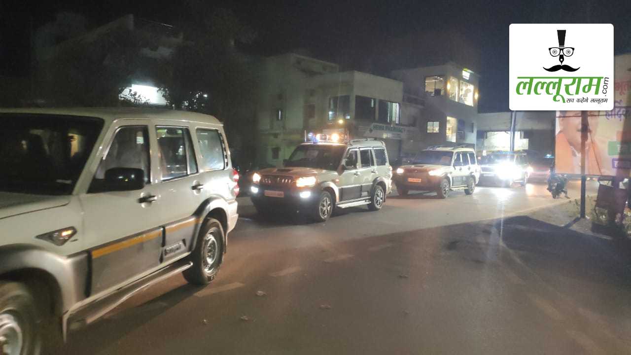त्रिस्तरीय पंचायत चुनाव: शांतिपूर्ण मतदान सुनिश्चित करने पुलिस ने निकाला फ्लैग मार्च, 552 बूथों पर 1200 पुलिसकर्मी होंगे तैनात, 45 पेट्रोलिंग टीम करेंगी निगरानी