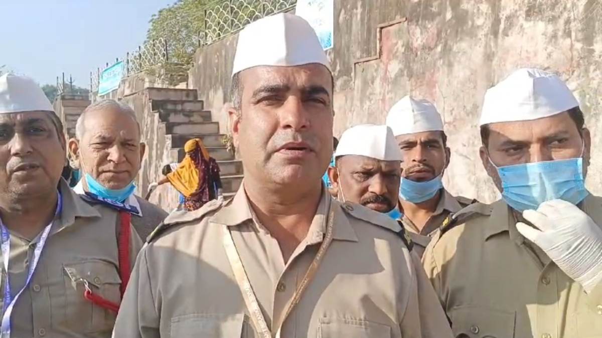अमृत महोत्सव के तहत निरंकारी सेवा दल ने चलाया सफाई अभियान, सैकड़ा सदस्यों ने लिया हिस्सा
