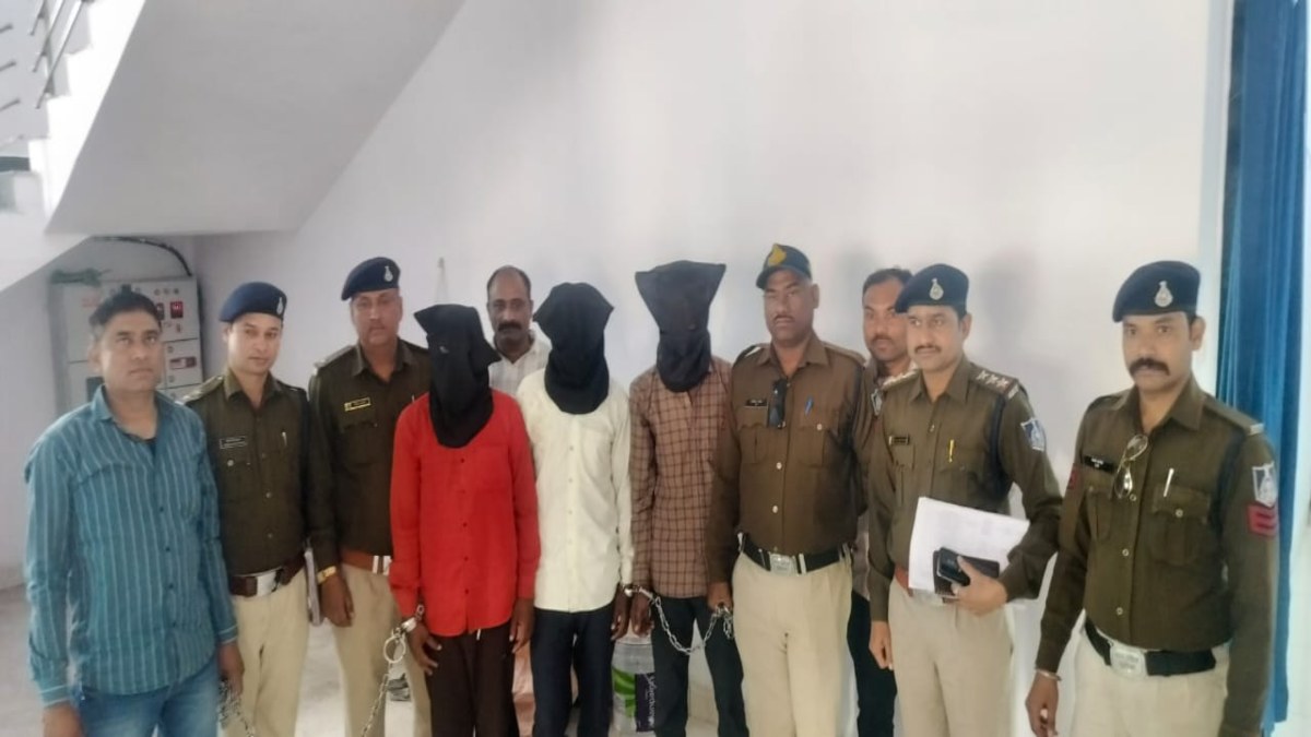 अंतरराज्यीय चोर गिरोह का भंडाफोड़: 3 आरोपी गिरफ्तार, अन्य की तलाश जारी, कई राज्यों के कार शोरूम में की करोड़ों चोरी
