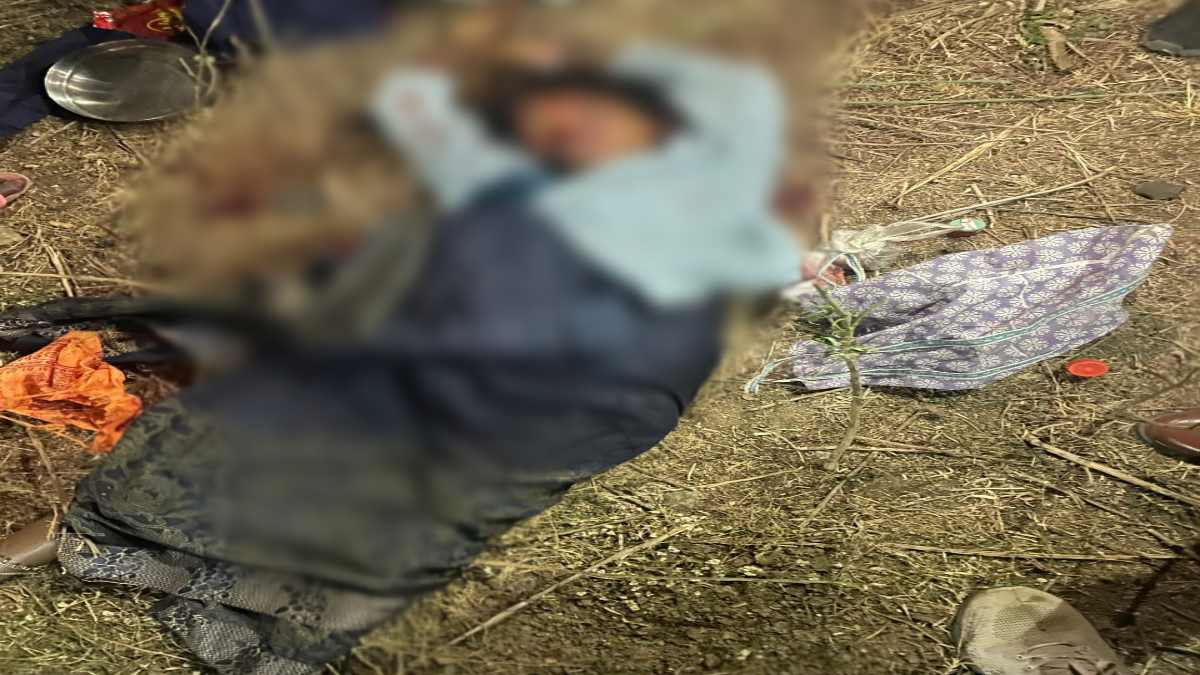 सबके सामने पत्नी ने किया इनकार, गुस्से में पति ने कुल्हाड़ी से किए कई वार, आंखों के सामने तोड़ दिया दम