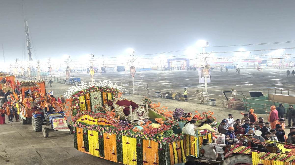 Mahakumbh Amrit Snan: महाकुंभ का तीसरा अमृत स्नान शुरू, संगम के लिए निकला नागा साधुओं का जत्था