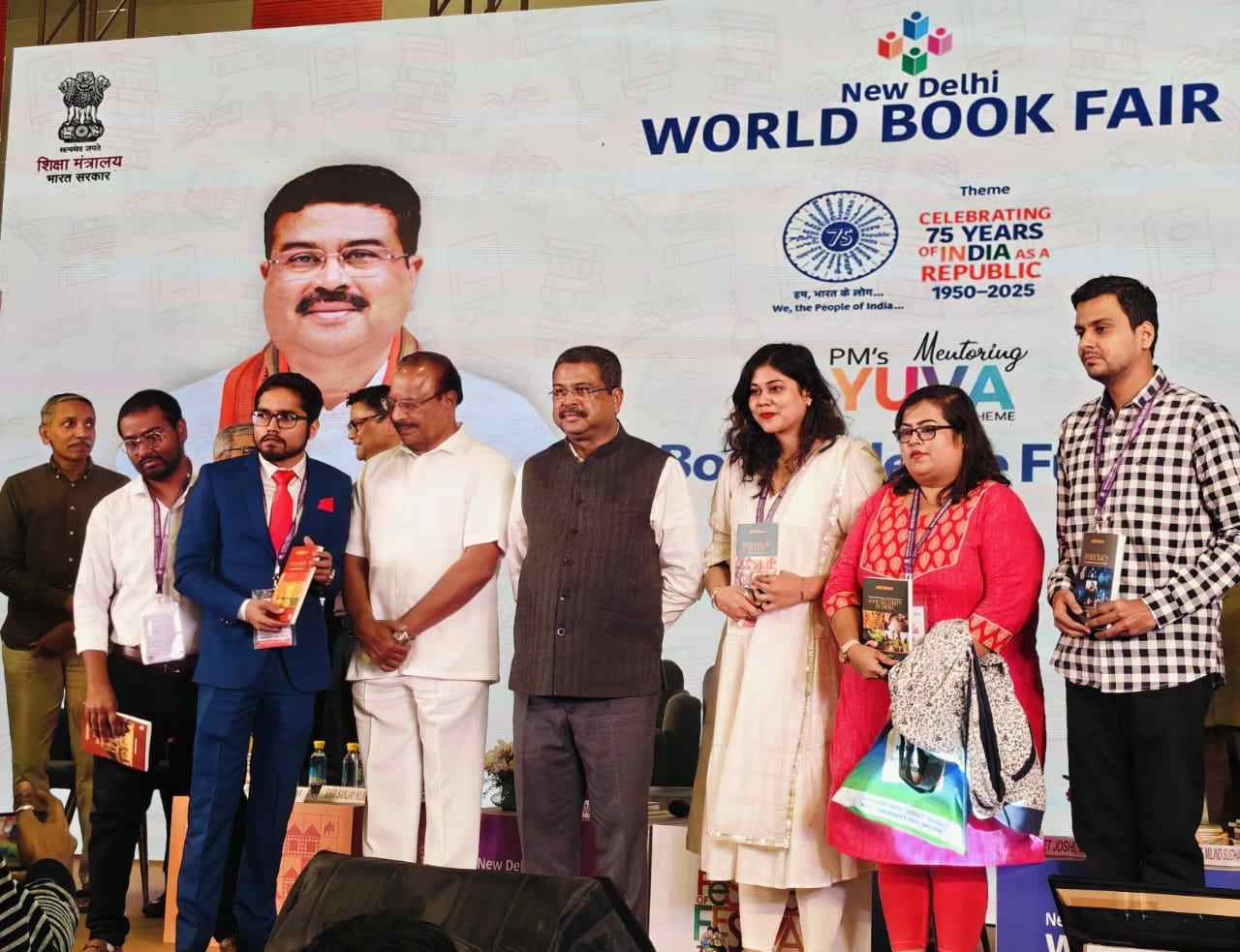 छत्तीसगढ़ की बेटी शेफाली दास ने बढ़ाया मान, केंद्रीय शिक्षा मंत्री ने पुस्तक का किया विमोचन