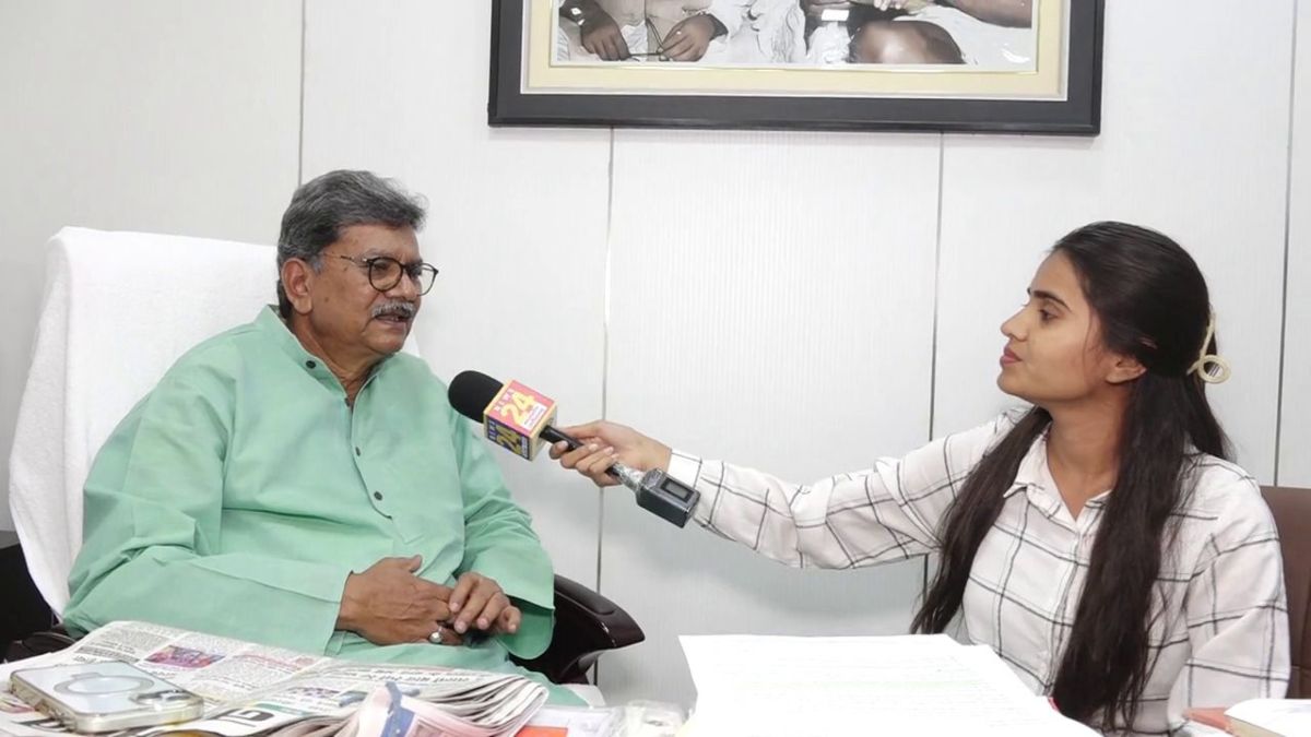 चुनाव पर नेता प्रतिपक्ष डॉ. चरण दास से खास-बातचीत : क्या महंत, बघेल, सिंहदेव एक नहीं हैं ?