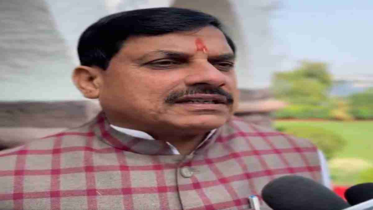 स्कूटी पर सियासत: CM डॉ. मोहन ने उमंग सिंघार के बयान पर किया पलटवार, कहा- टेंडर का फैला रहे थे भ्रम
