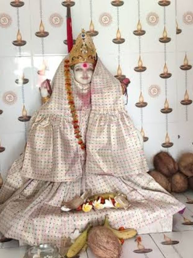 बसंत पंचमी: मां सरस्वती का अनूठा मंदिर, जहां सीढ़ियां झारखंड में और मंदिर छत्तीसगढ़ में…