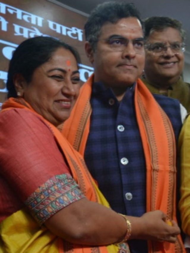 रेखा गुप्ता ने  कैसे की राजनीति की शुरुआत, आज लेंगी सीएम की शपथ