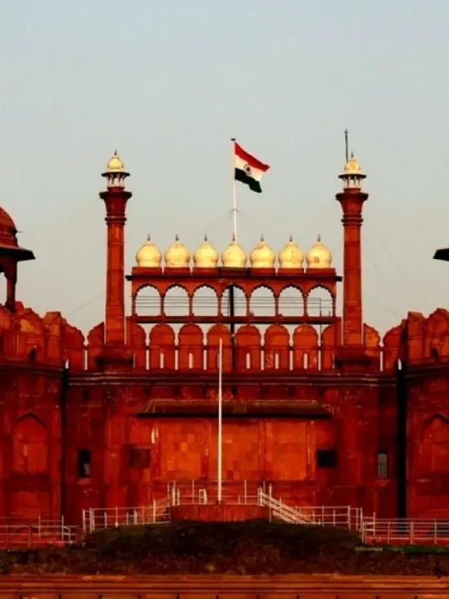 किसने और क्यों बदला था लाल किले का रंग, पहले क्या था इसका कलर?