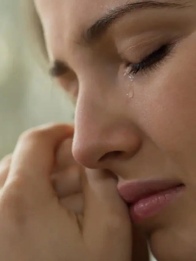 मर्दों से ज्यादा क्यों रोती हैं महिलाएं?