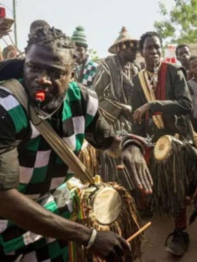 ना नमाज, ना रोजा, मस्जिद के बाहर नाच-गाकर इबादत करते हैं यहां के मुसलमान …