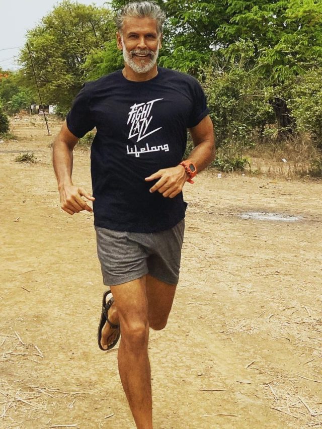 Fitness Tips: 59 की उम्र में भी फिट हैं मिलिंद सोमन, जानिये सेहत का राज