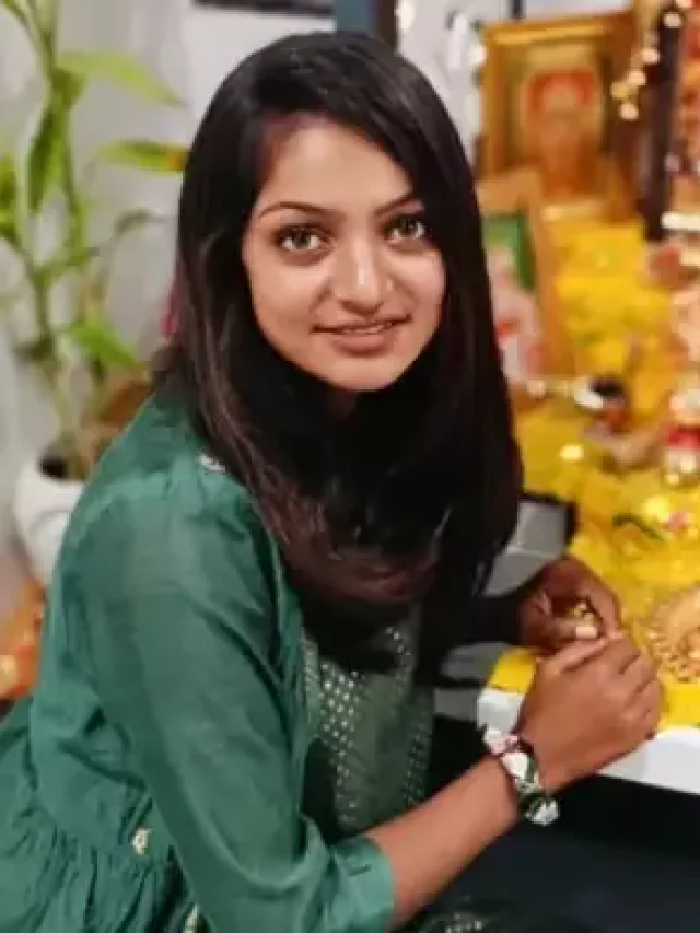 महाकुंभ की वायरल गर्ल Monalisa Reel बनाकर,  इंस्टाग्राम पर ला रही मिलियन में व्यूज