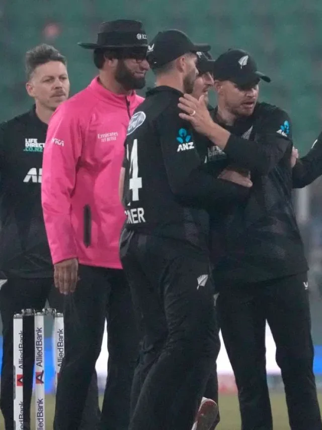 PAK vs NZ: काली बिल्ली ने रुकवा दिया मैच, जानिये ऐसा क्या हुआ…