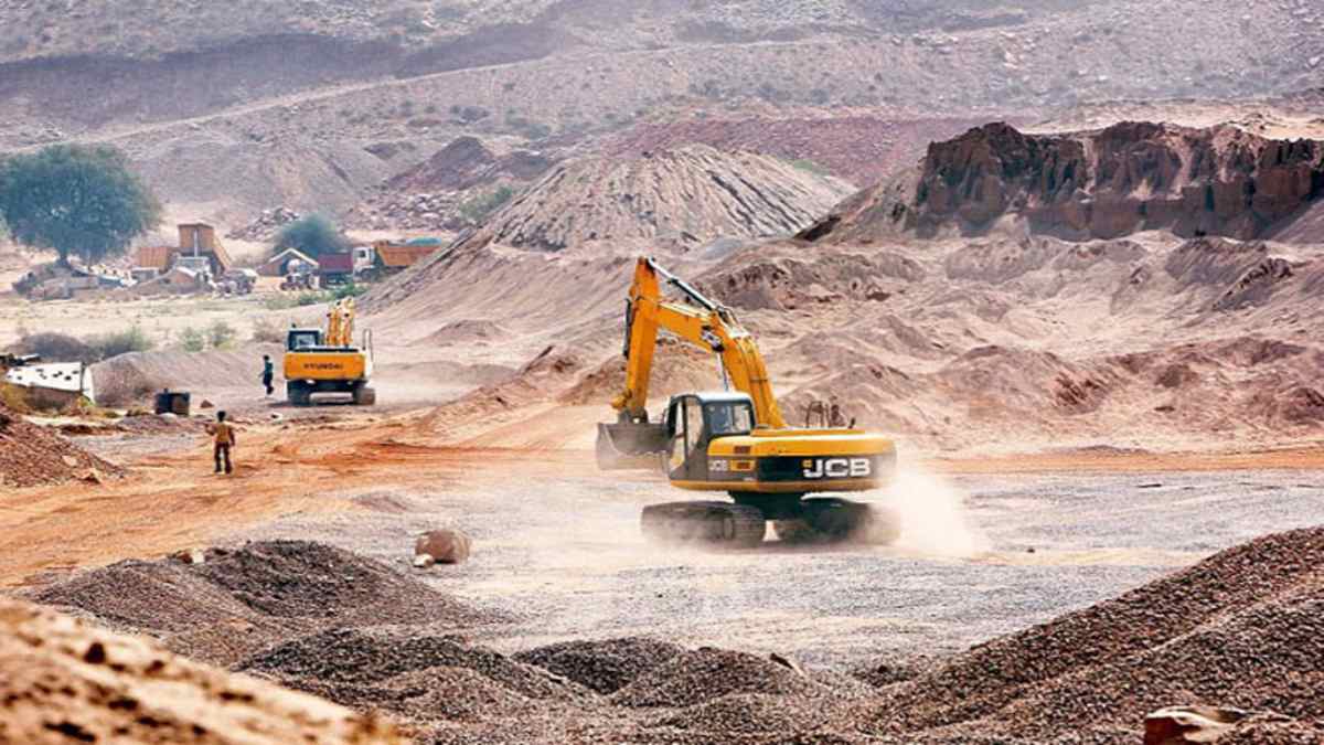 राजधानी में खनन माफियाओं का आतंक: कलेक्टर को मिला नोटिस, अवैध खनन और परिवहन पर मांगी विस्तृत जांच रिपोर्ट