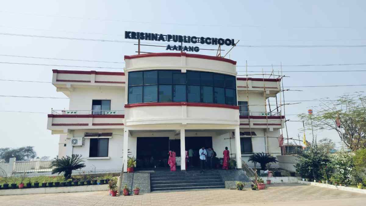 खबर का असर : छात्रों के भविष्य के साथ खिलवाड़, KPS को डीईओ का नोटिस, दो दिन में मांगा जवाब, स्टूडेंट्स के हित में फैसला नहीं आने पर पालक देंगे धरना