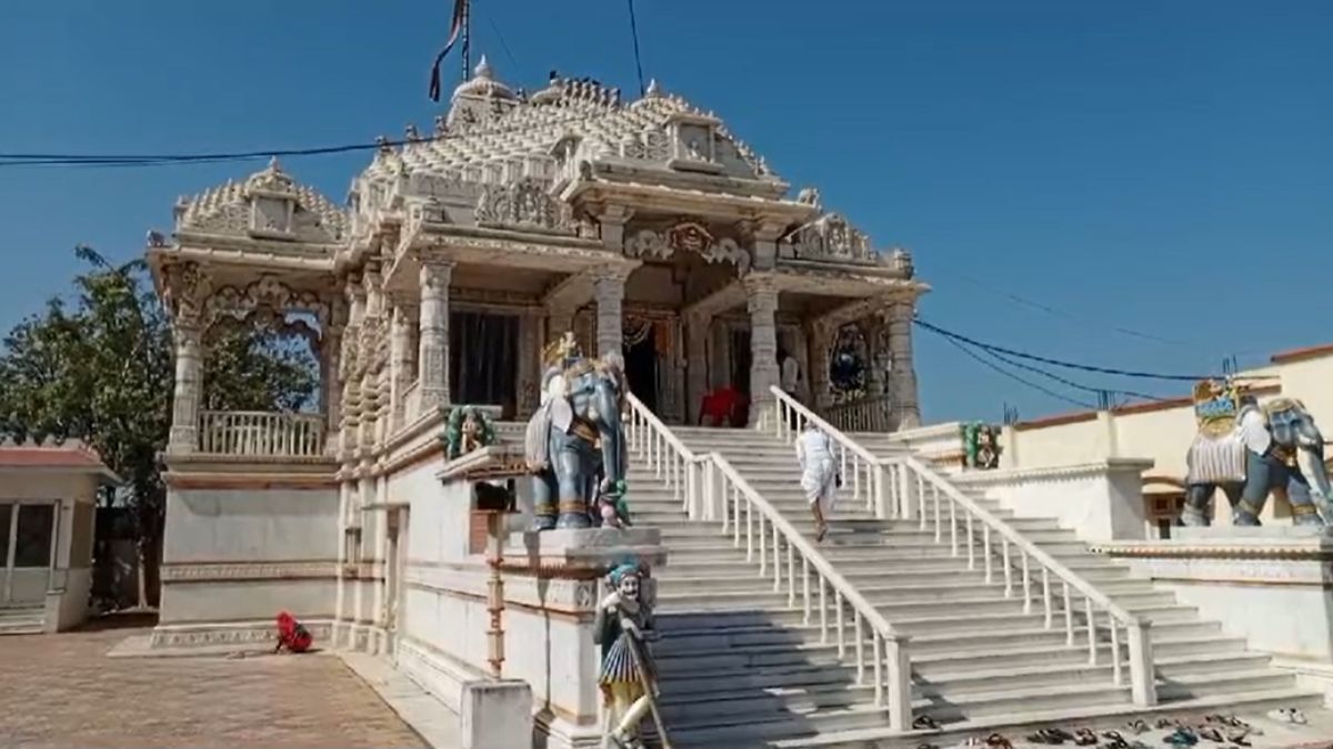 श्वेतांबर जैन मंदिर में चोरी: दान पेटी ले भागे चोर, वारदात सीसीटीवी कैमरे में कैद, सुरक्षा गार्ड पर उठे सवाल