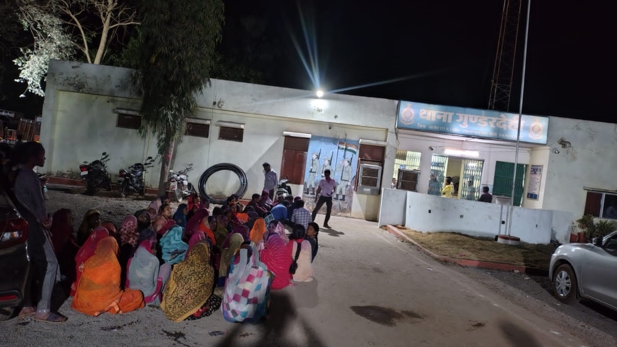 CG Breaking: नवनिर्वाचित सरपंच की आभार रैली में चाकूबाजी, आरोपी की गिरफ्तारी को लेकर ग्रामीणों ने जमकर किया प्रदर्शन..