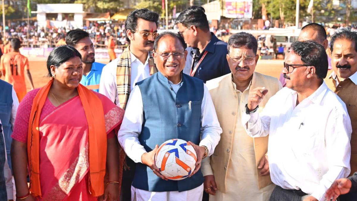CM साय अखिल भारतीय गोल्ड कप फुटबॉल प्रतियोगिता के समापन समारोह में हुए शामिल, खिलाड़ियों के प्रोत्साहन के लिए किया बड़ा ऐलान…