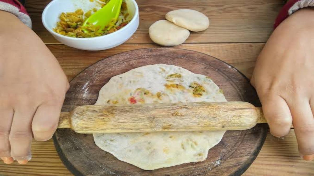 Kitchen Tips: आपसे भी नहीं बनते परफेक्ट स्टफ पराठे? तो इन टिप्स को करें Follow…
