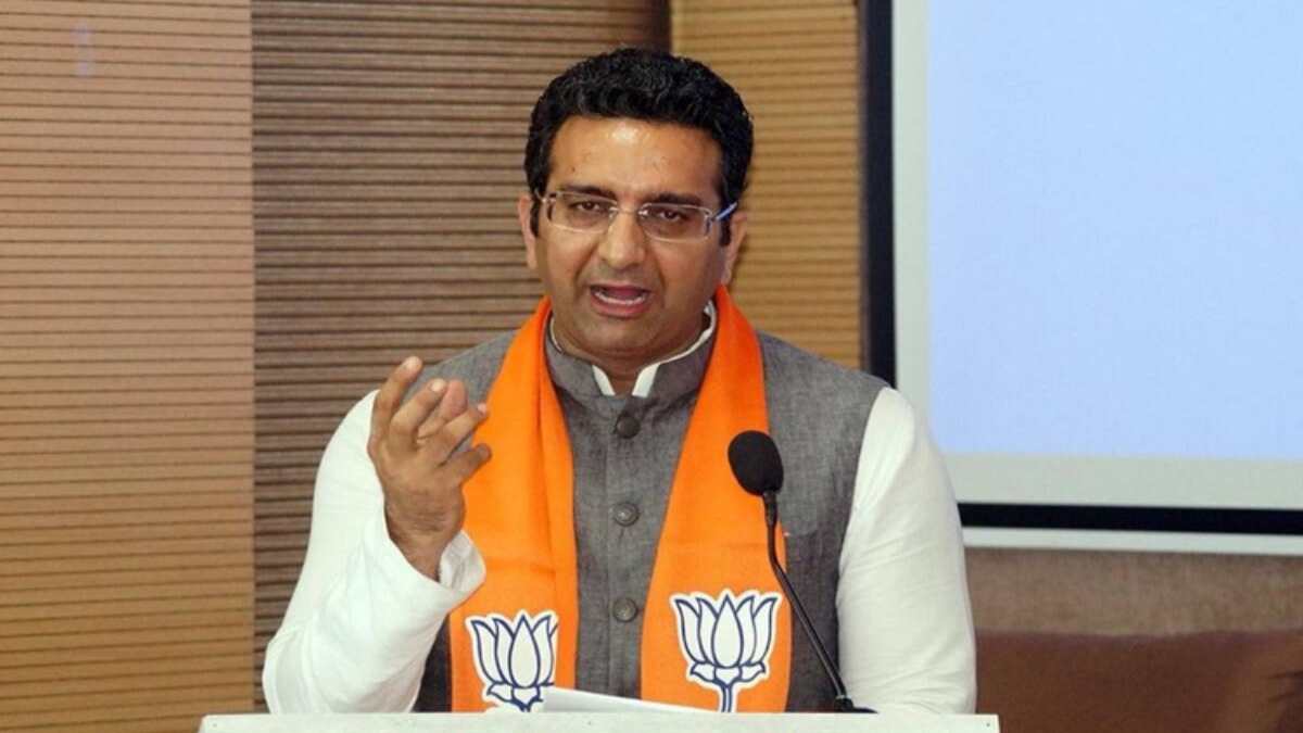 दिल्ली चुनाव में आया नया मोड़, BJP ने स्टींग वीडियो जारी कर खोल दी AAP के भ्रष्टाचार की पोल, देखें Video