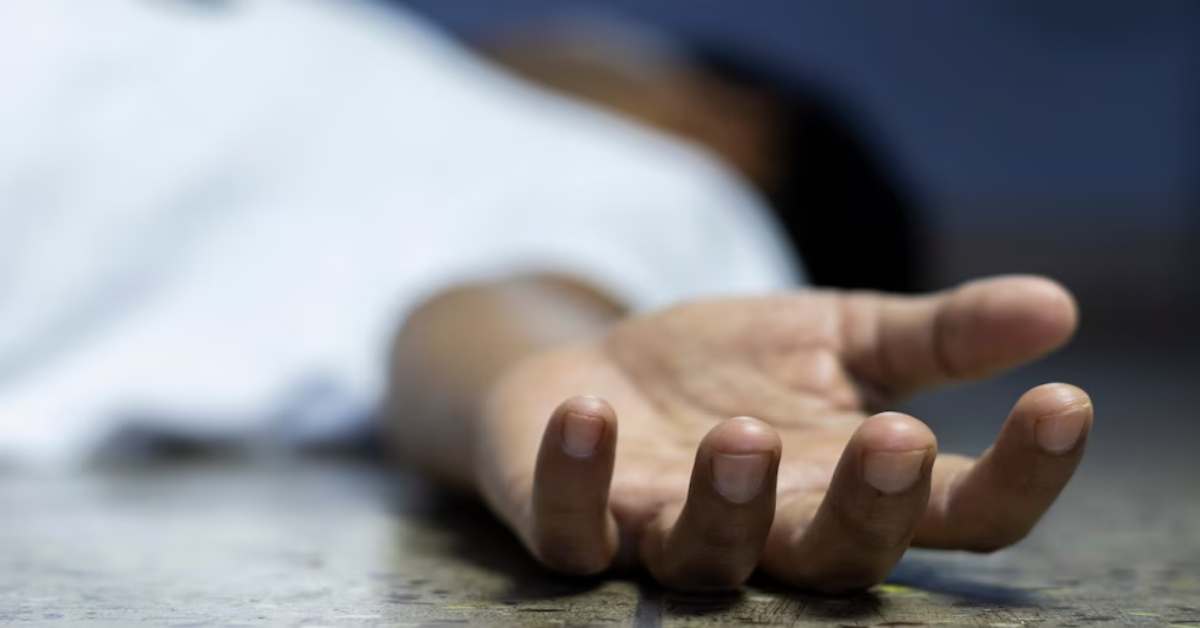 जरा संभलकर यहां प्रशासन मौत बांट रहा! नाली निर्माण के लिए खोदे गए गड्ढे में गिरकर युवक की गई जान, कौन है इसका जिम्मेदार?