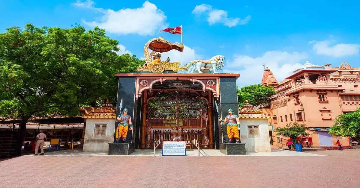BREAKING : श्री कृष्ण जन्मभूमि परिसर में आगजनी की अफवाह, कूड़े में आग लगने का दावा