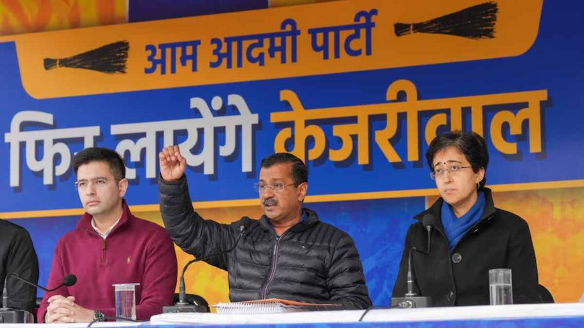 Delhi Election: वोटिंग प्रक्रिया में धांधली की शिकायत लेकर EC पहुंची AAP, अरविंद केजरीवाल बोले- साइलेंट पीरियड के बाद भी चुनाव आयोग ने हमसे…