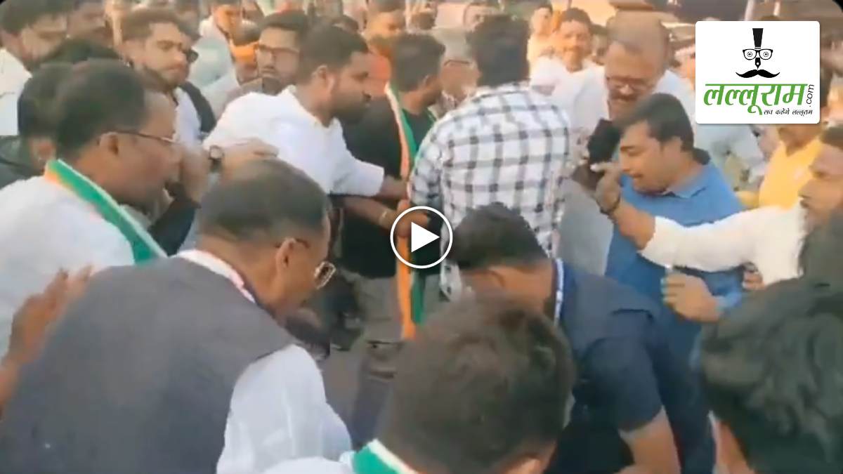 VIDEO: कांग्रेस-बीजेपी कार्यकर्ताओं के बीच हुआ बवाल, कांग्रेस ने गुंडागर्दी का लगाया आरोप, कहा- हमारे महापौर प्रत्याशी विनय जयसवाल पर हुआ हमला