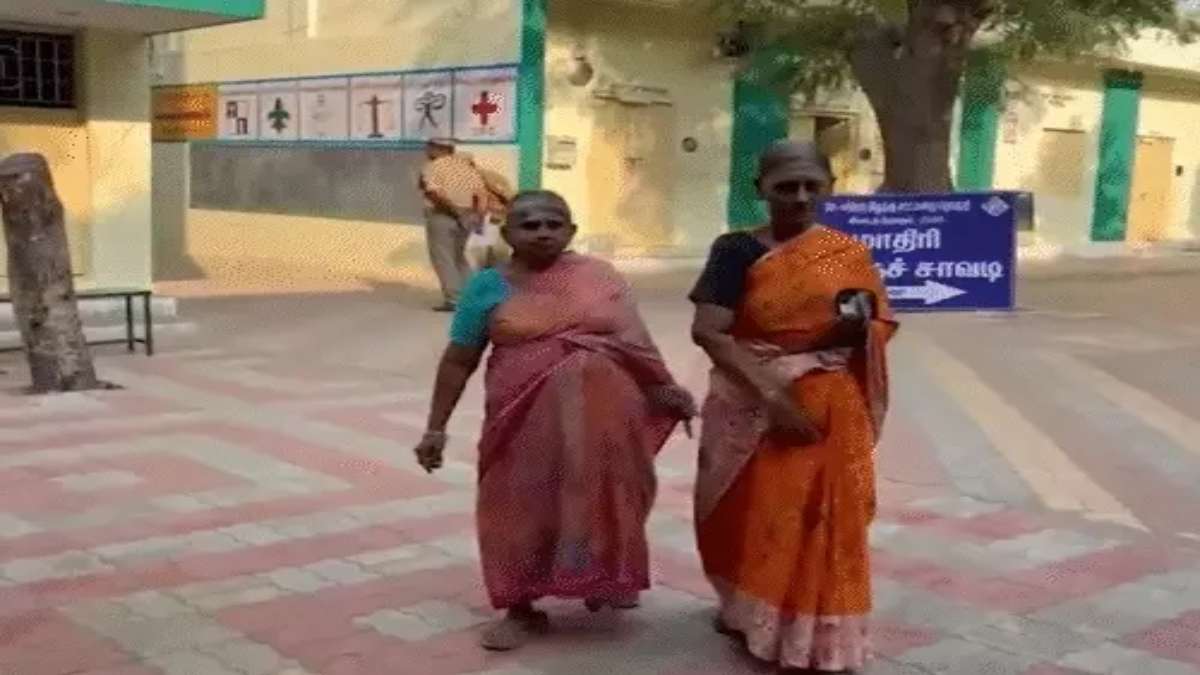 तमिलनाडु उपचुनाव: इरोड ईस्ट सीट पर वोटिंग जारी, 1 बजे तक 42.41% मतदान, BJP और AIADMK ने नहीं उतारे प्रत्याशी, 46 उम्मीदवारों के बीच टक्कर