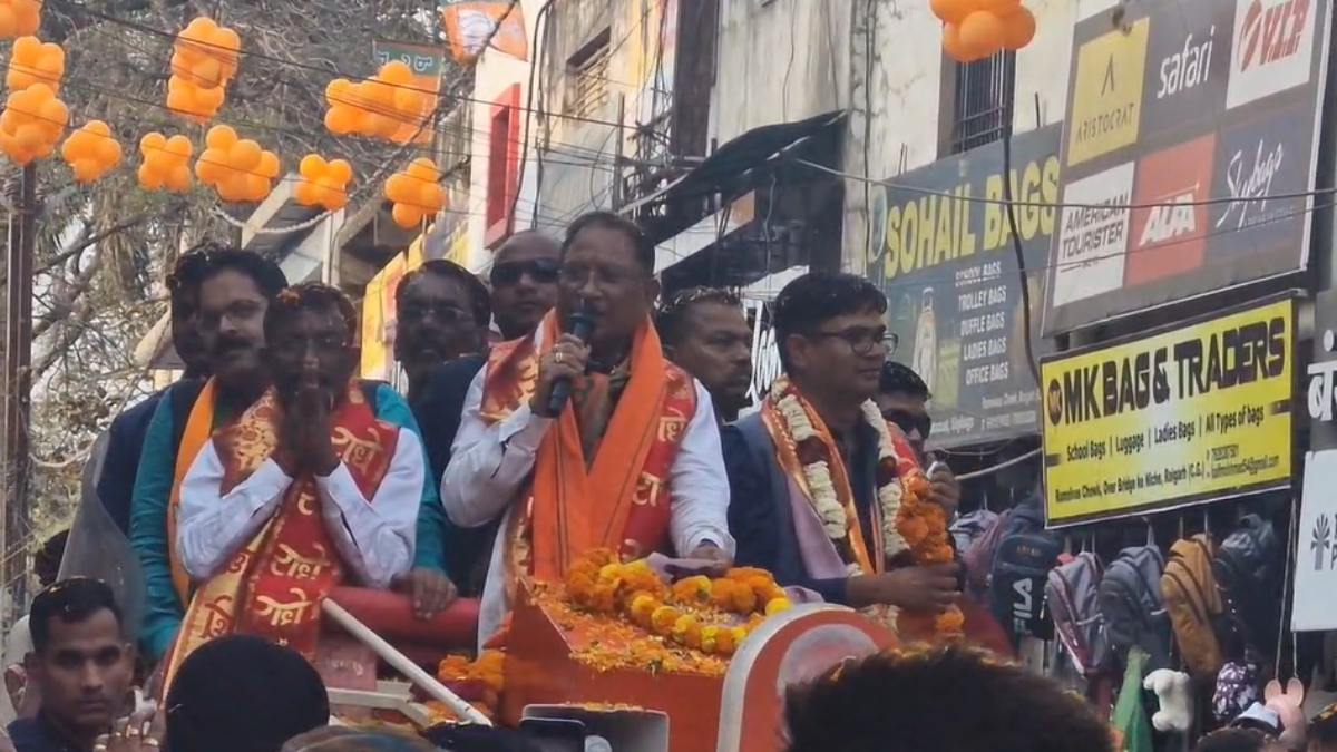 CM साय ने किया रोड शो : चाय बेचने वाले महापौर प्रत्याशी जीवर्धन चौहान के पक्ष में जनता से मांगा वोट, कांग्रेस पर निशाना साधते हुए कहा- हमेशा करते आई है छल