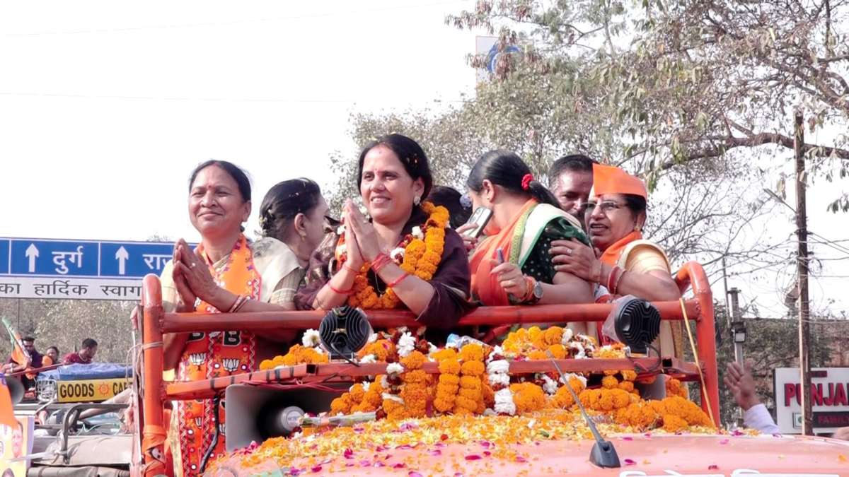 बड़ी खबर : भाजपा प्रत्याशी मीनल चौबे का बयान- कांग्रेस के लिए मुस्लिम सिर्फ दूध में मक्खी की तरह, प्रचार से एजाज ढेबर को किया गायब !