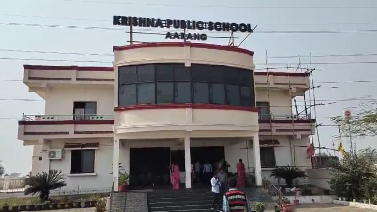 Krishna Public School में पालकों का हंगामा, CG बोर्ड मान्यता प्राप्त स्कूल में CBSE के नाम से कराया एडमिशन, पालकों ने धोखाधड़ी का लगाया आरोप