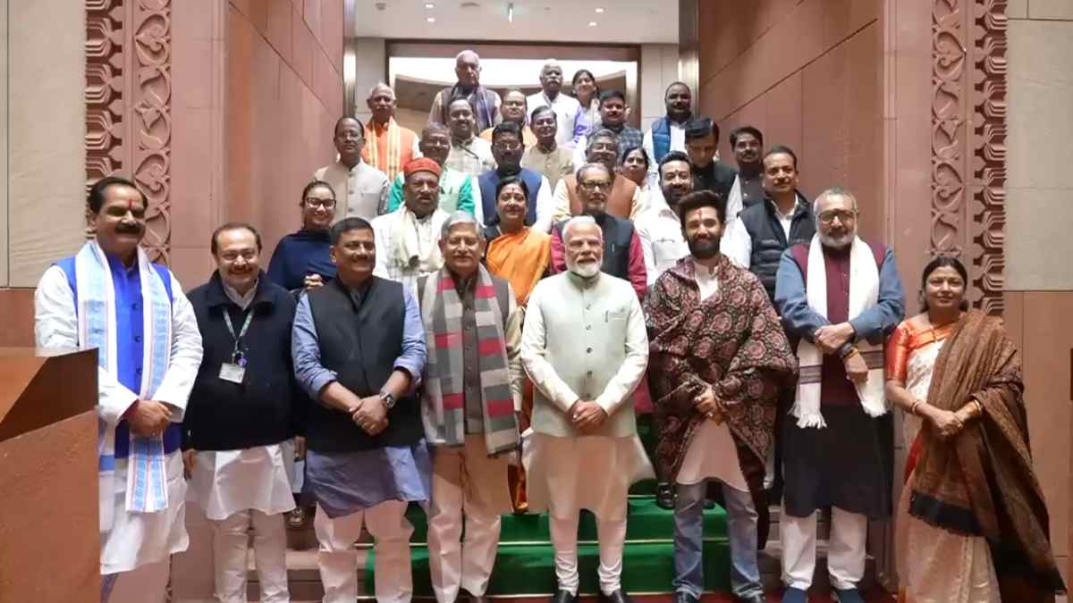 Delhi Election के रिजल्ट से पहले बिहार चुनाव की तैयारी में जुटे PM मोदी, NDA सासंदों से की मुलाकात कर दिया जीत का मंत्र
