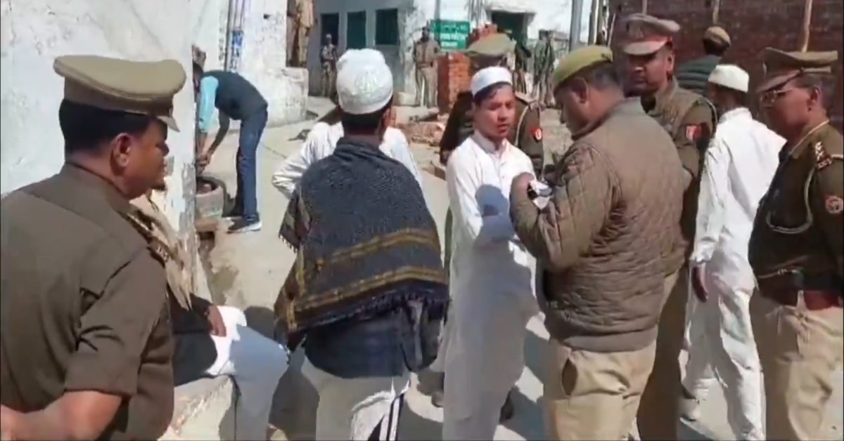 जुमे की नमाज से पहले संभल मस्जिद के आसपास घूम रहे थे संदिग्ध लोग, चढ़े पुलिस के हत्थे