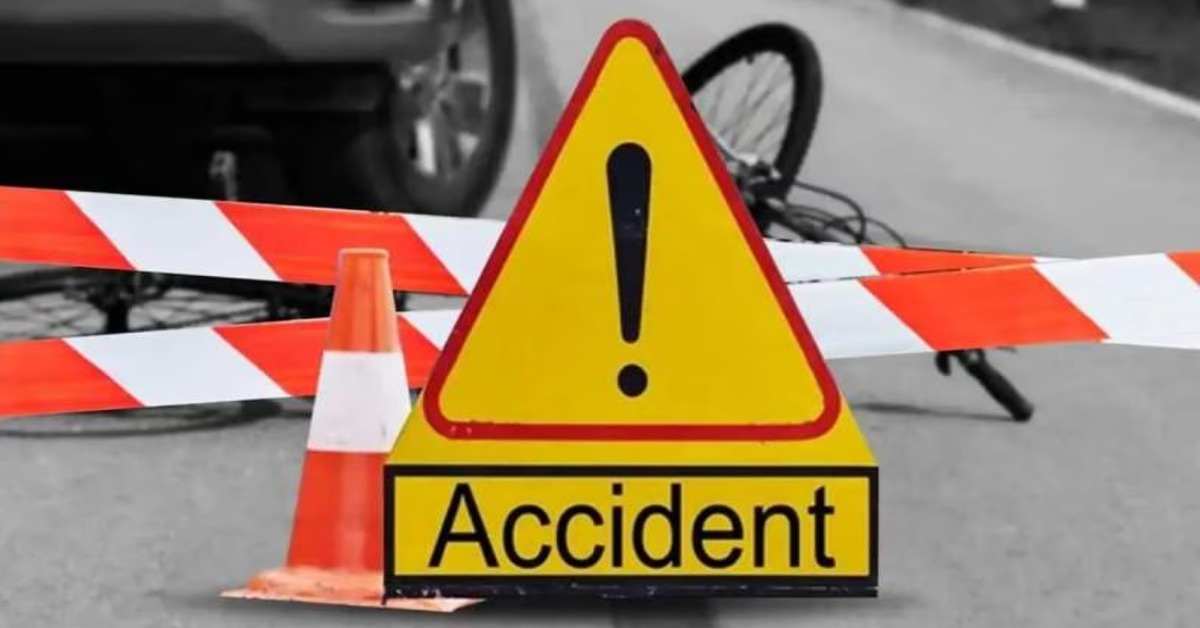 महाकुंभ से लौट रही कार 20 फीट गहरे गड्ढे में समाई, 5 लोग हुए घायल, जानिए कब और कैसे घटी घटना…
