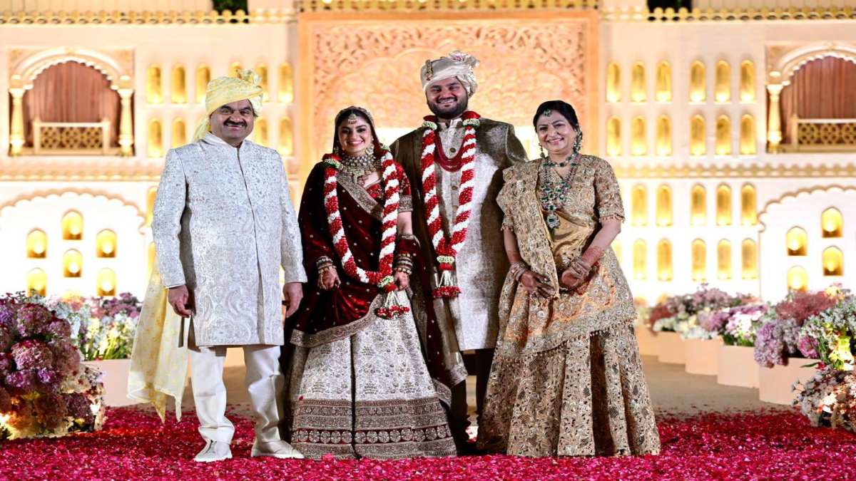 Jeet Adani Wedding: हीरा व्यापारी की बेटी दीवा शाह संग शादी के बंधन में बंधे जीत अडानी, गौतम अडानी ने किए 10,000 करोड़ रुपये दान