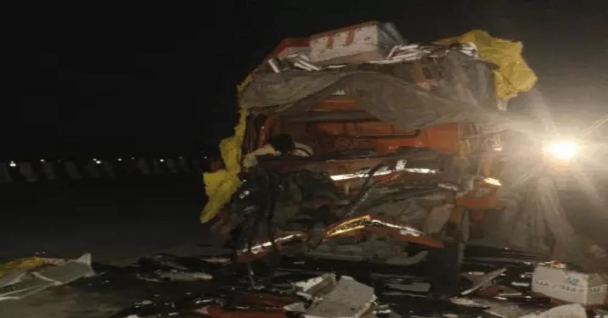 हाइवे पर मौत का तांडवः कंटेनर में जा घुसा मछली से भरा वाहन, चलाक समेत 3 की उखड़ी सांसें, मंजर देख सहम उठे लोग