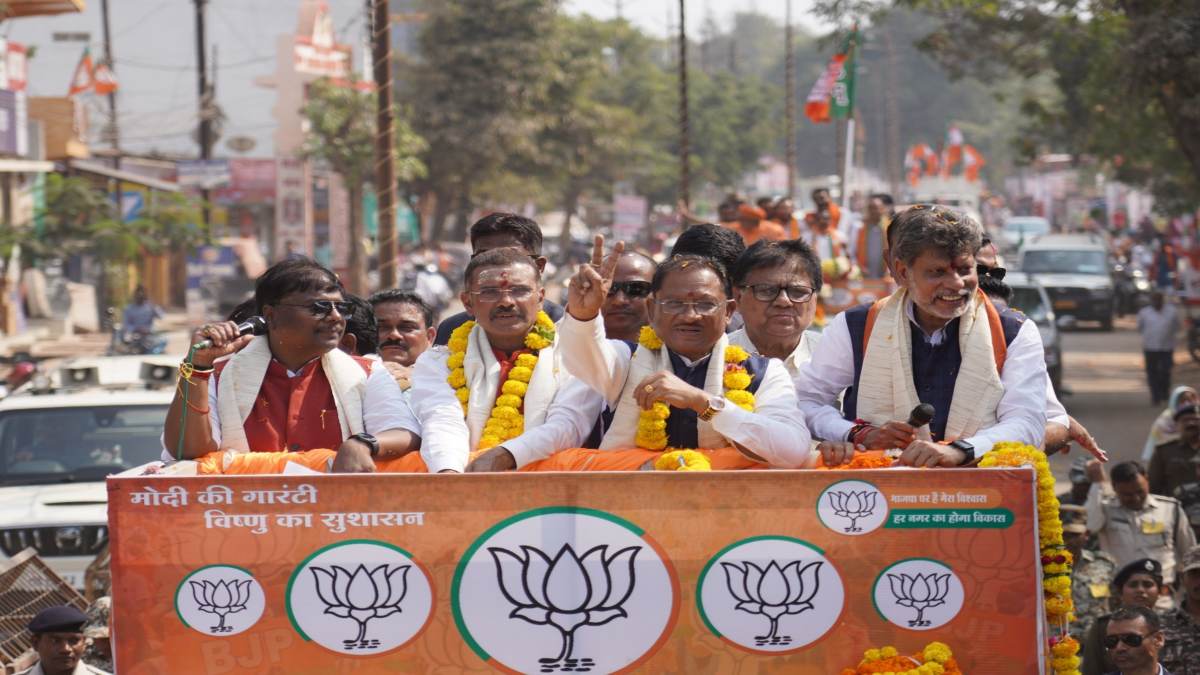 CM साय का ऐतिहासिक रोड शो: मुख्यमंत्री ने जनता से भाजपा की प्रचंड जीत सुनिश्चित करने की अपील, कहा- नगर निगम चुनाव में बीजेपी को जिताकर बनाएं ट्रिपल इंजन सरकार