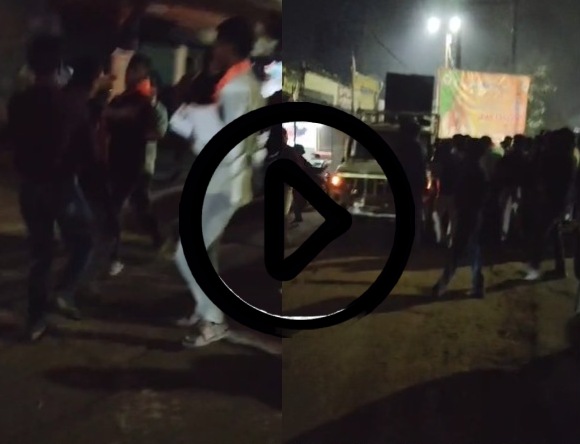 Video: चुनाव प्रचार के दौरान भाजपा और निर्दलीय समर्थकों में झड़प, मारपीट का वीडियो वायरल