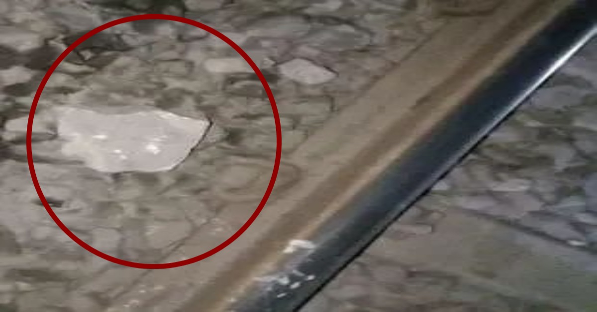 BREAKING : रायबरेली में लखनऊ-यशवंतपुर एक्सप्रेस पलटाने की साजिश, ट्रैक पर रखे गए बड़े पत्थर