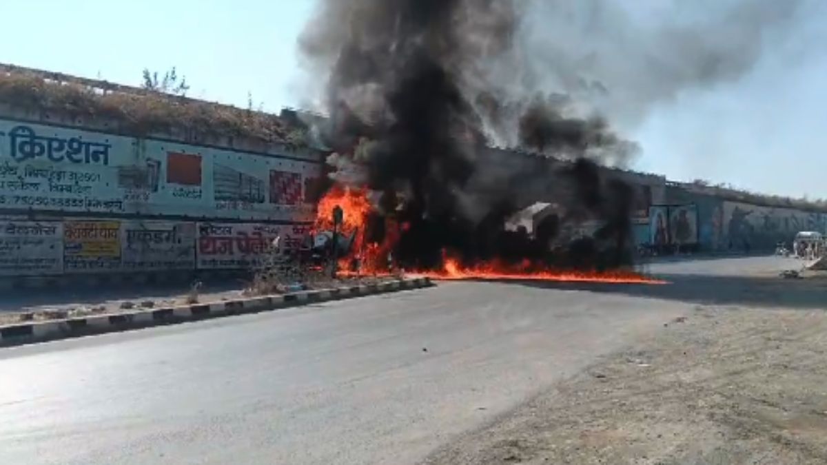 मौत का तांडव! चलती ट्रेलर बनी आग का गोला, जिंदा जला ड्राइवर, मंजर देख कांप उठे लोग
