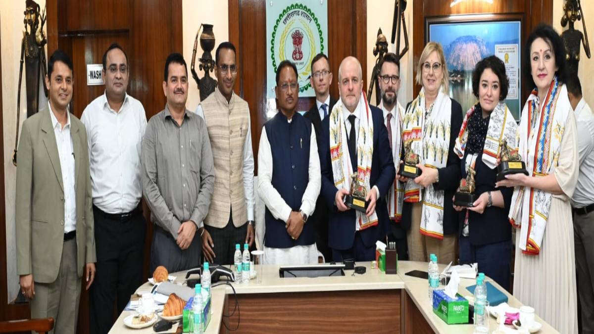 मुख्यमंत्री साय से पोलैंड प्रतिनिधिमंडल ने की मुलाकात, सीएम ने पोलैंड सहित अन्य यूरोपीय देशों के निवेशकों को छत्तीसगढ़ में निवेश का दिया न्योता