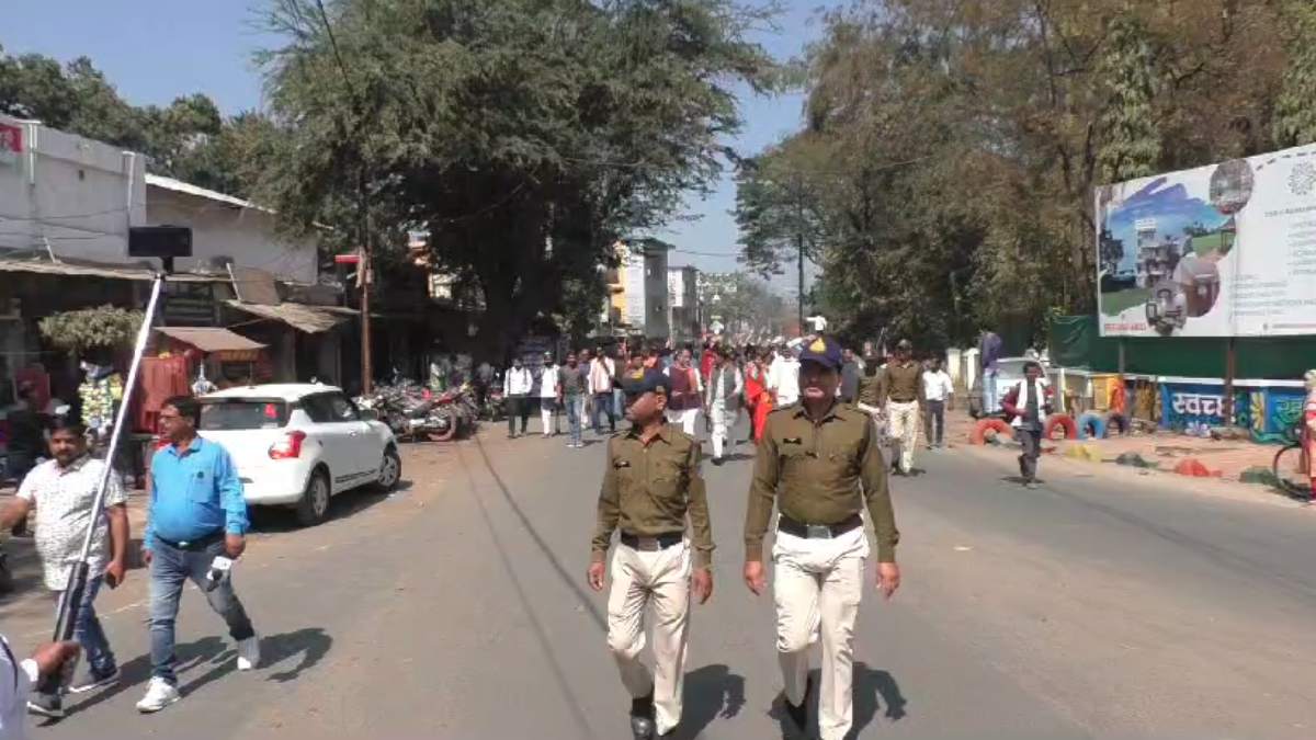 PCC चीफ ने मंडला में निकाली रैली: ट्रेनी IAS पर कार्रवाई की मांग, पटवारी बोले- ऐसी घटना किसी के साथ न हो