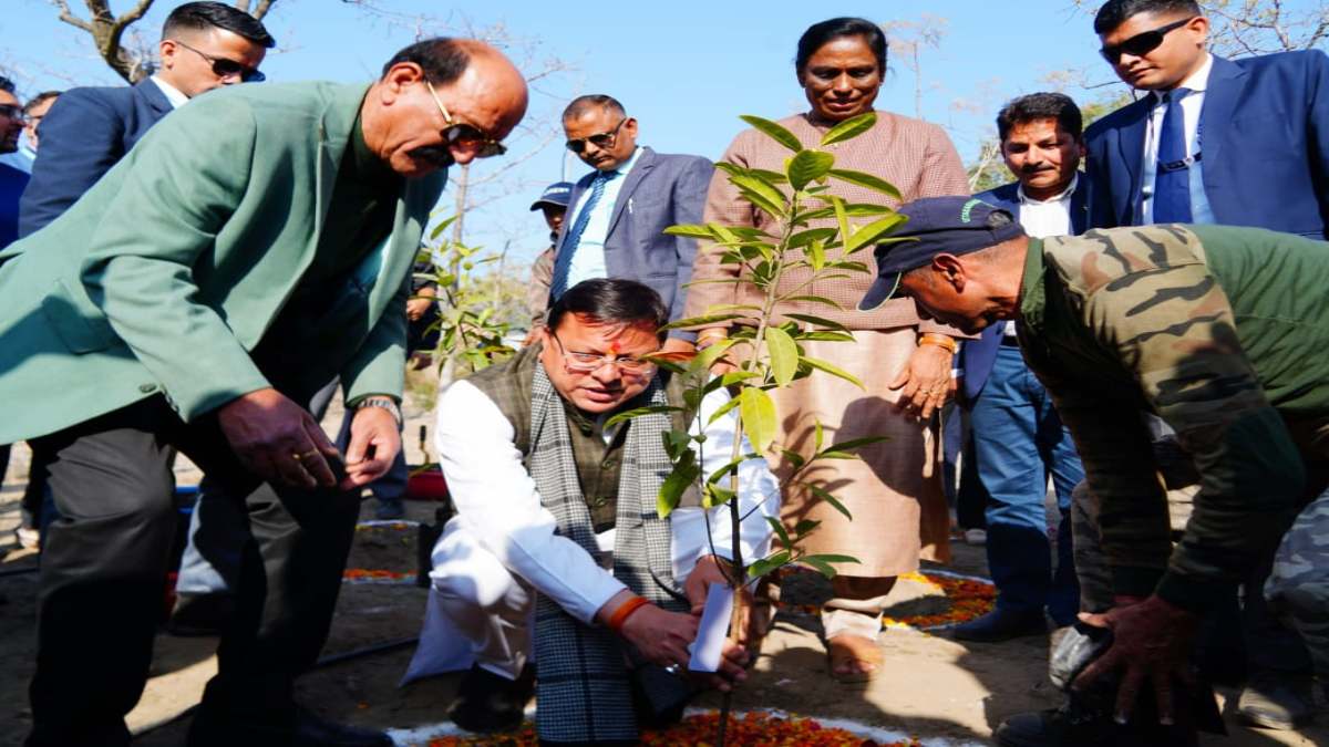 38th National Games: विजेता खिलाड़ियों के साथ खेल वन में CM धामी ने किया पौधरोपण, बोले- खेल के साथ  हमारे लिए…