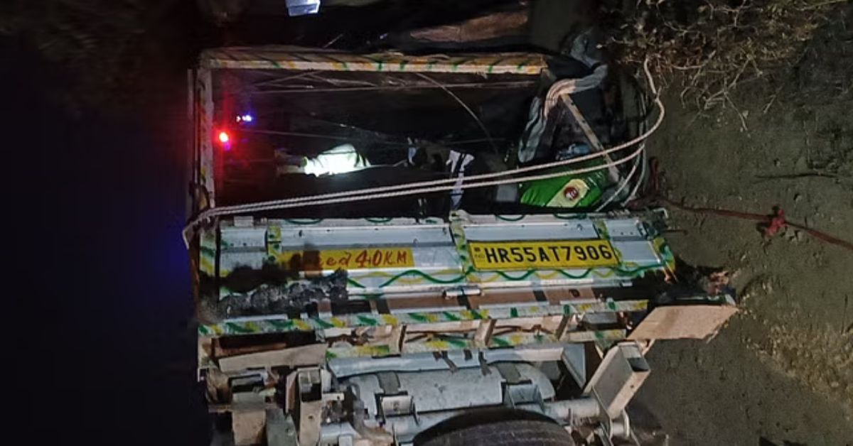 हाईवे पर मची चीख पुकार : ट्रक और पिकअप में जोरदार टक्कर, 4 की मौत, 16 घायल